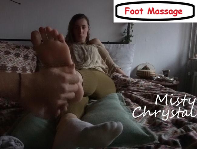 Misty – White Ankle Socks & Barefoot Massage