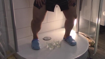 Natursekt in der Dusche Teil 2 ! Gummischuhfetisch