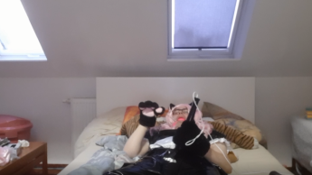 Neko Maid spielt mit Vibrator