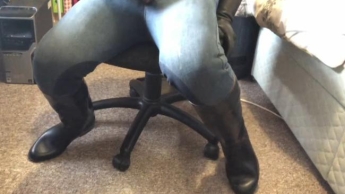 Neoprenanzug Gummihandschuhe Aigle Reitstiefel Jods Buttplug Wichsen kommen Kondom