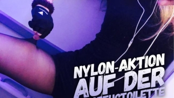 Nylon Action auf der Flugzeugtoilette