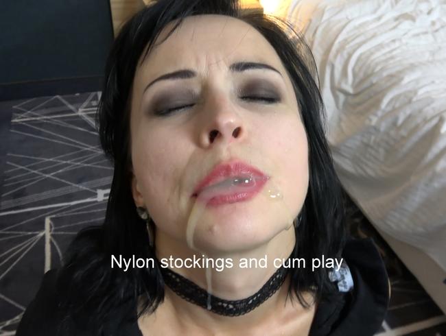 Nylonstrümpfe und Sperma spielen Full HD