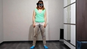 Olga pisst 2 mal in stinkende Jeans