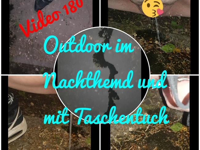 Outdoor im Nachthemd und mit Taschentuch