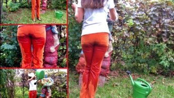 Piss + Dusche in Cordjeans bei der Gartenarbeit