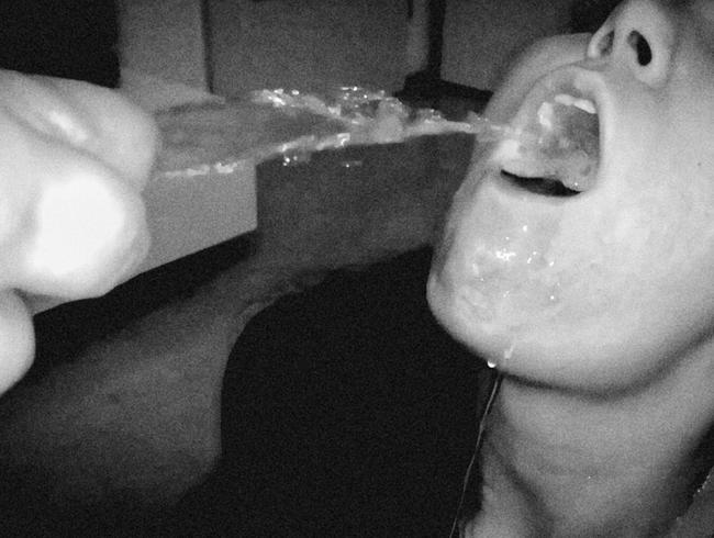 Pissing drinkin‘ passion in black’n white