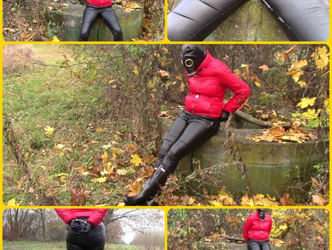 Pissing in leather jeans and gas mask