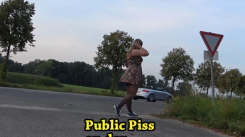 Public Piss an der Landstraße