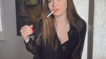 Rauchende Lady erteilt dir Wichsbefehle