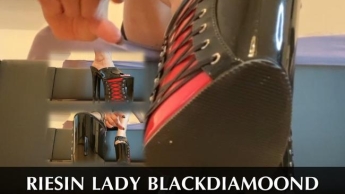 Riesin Lady Blackdiamoond in Heels