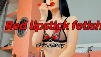 Roter Lippenstift Fetisch & POV Aschenbecher