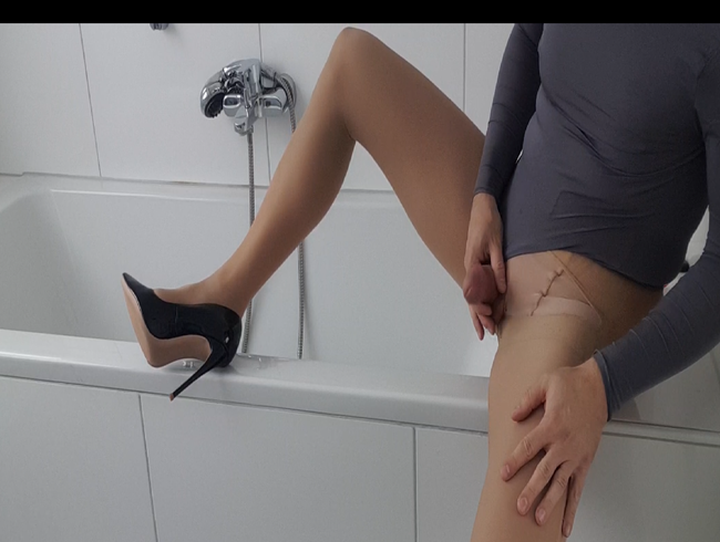 SB in Strumpfhose und Heels…….geiles Video!!