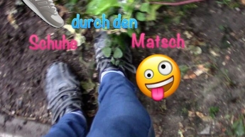 Schuhe durch den Matsch