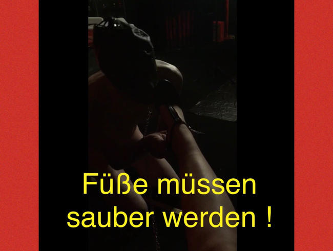 Sklave muss Füße sauber lecken!