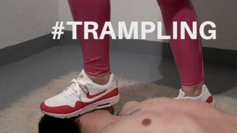 Sneaker Trampling