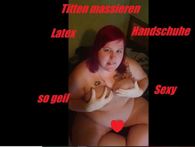 Titten massieren in Latex so geschmeidig