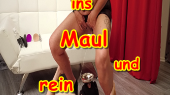 Trichter ins Maul und rein Pissen