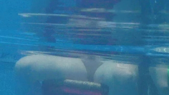 Unterwasserkamera – Bondage im Pool