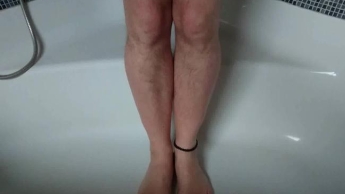 Urin und Sperma auf meinen Nackten Füße