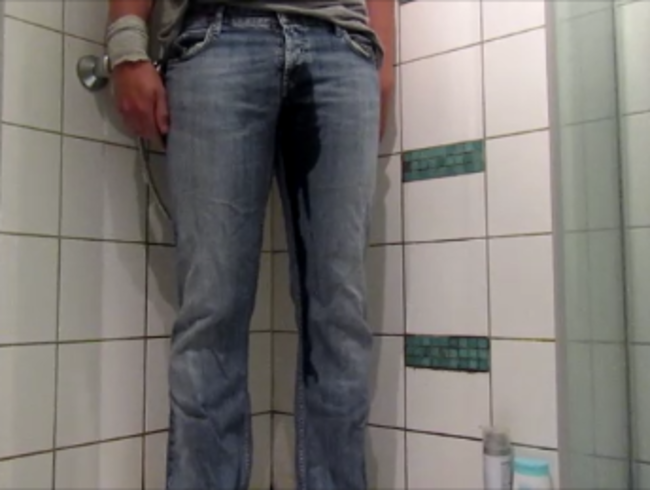 User Wunsch in Jeans gepisst