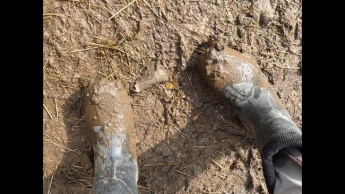 Userwunsch mit Gummistiefeln im Schlamm stecken bleiben