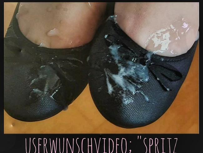 Userwunschvideo; „Spritz mir auf meine Nylon-Ballerina Füßchen!“