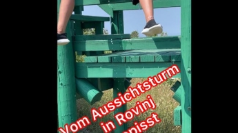 Vom Aussichtsturm auf die Blumen gepisst