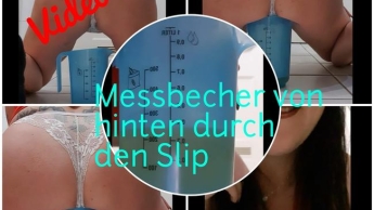 Von hinten durch den Slip in den Messbecher