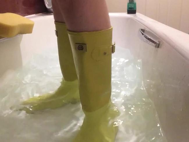 Wellies Fetish BBW Bath Splash