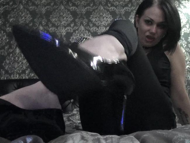 Worship My Shoes Kleiner Verlierer!