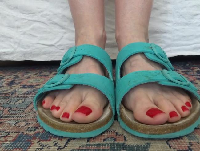 Zehen Fetisch – mit den Zehen wackeln in türkisen Slippers Teil 4