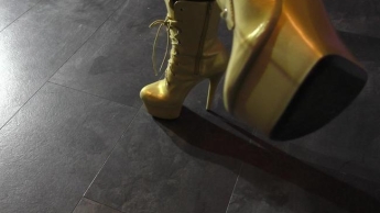 goldene Plateaustiefel