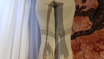 meine Graue Leggins eingenässt