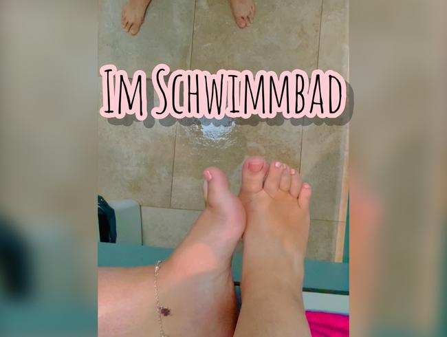 FOOTJOB im SCHWIMMBAD