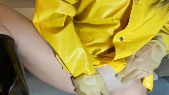 Friesennerz und Latex Handschuhe bringen mich zum Höhepunkt