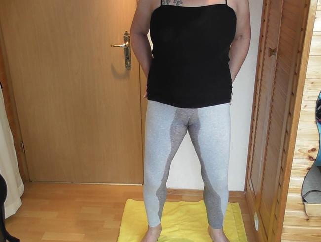 In die enge Leggings gepisst…