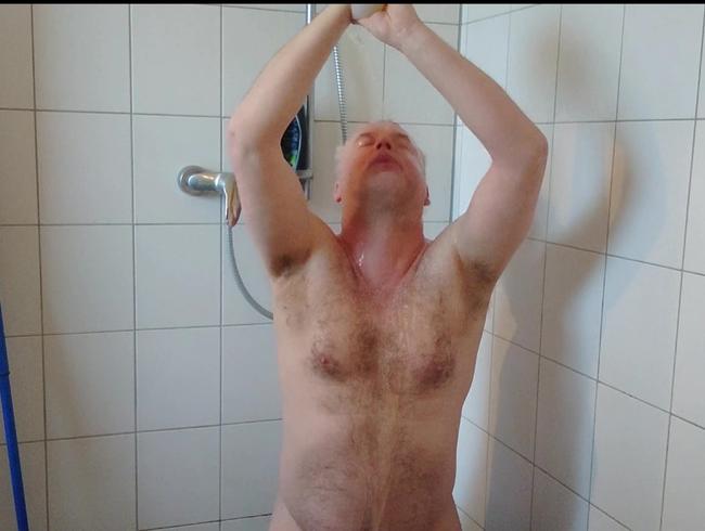 Die geile Dusche mit der Pisse 1