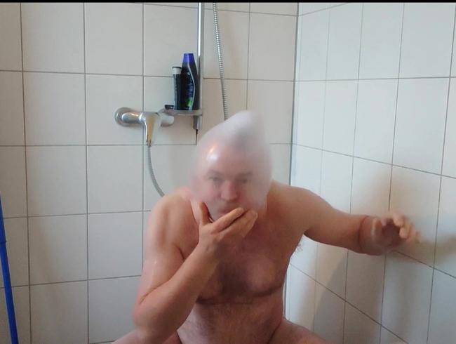 Die geile Dusche mit der Pisse 2