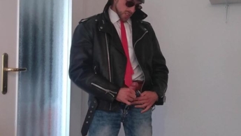 Nice jerk off in leather