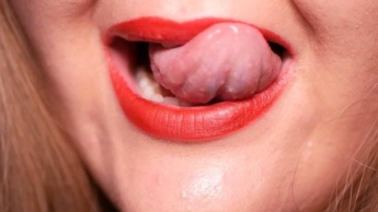 Rote Lippen – Rote Lippen lecken