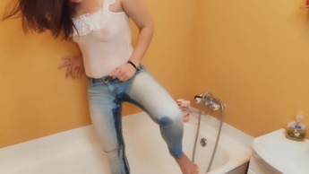 Piss in jeans