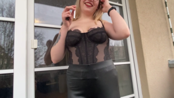 SMOKING BLOWJOB auf Balkon!