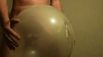 24″ Ballon ficken und abspritzen