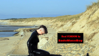 Lady Valeska – Fetisch Teasing am Strand