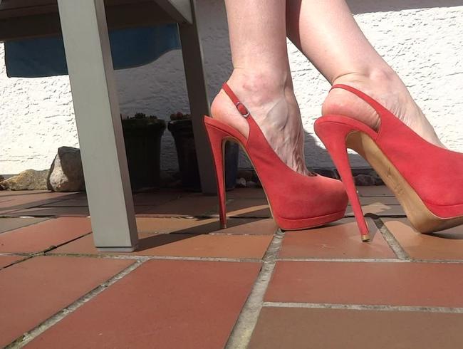 Zehenöffnung Slings High Heels in der Sonne