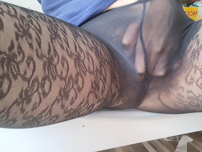 In Nylons masturbiert, sexy Strumpfhose – Haarige Muschi schön gefingert