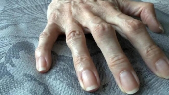 Natürliche normale Fingernägel in Nahaufnahme