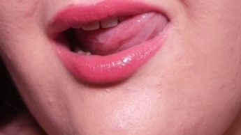 Lippenleckfetisch – (kein Reden) Anastasia Gree