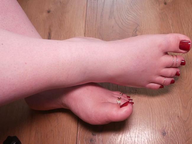 Alluring and sexy feet of a bbw – (no talking)