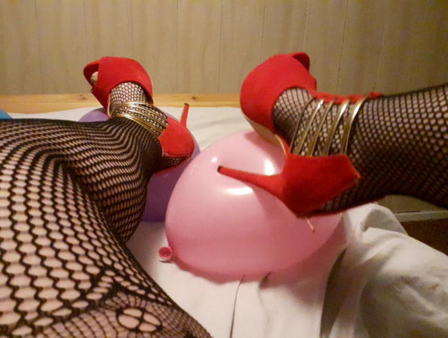 High Heels und Luftballons